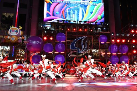 安塞腰鼓參加第35屆上海旅游節(jié)開幕式大巡游